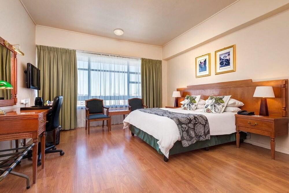Protea Hotel By Marriott Bloemfontein Esterno foto