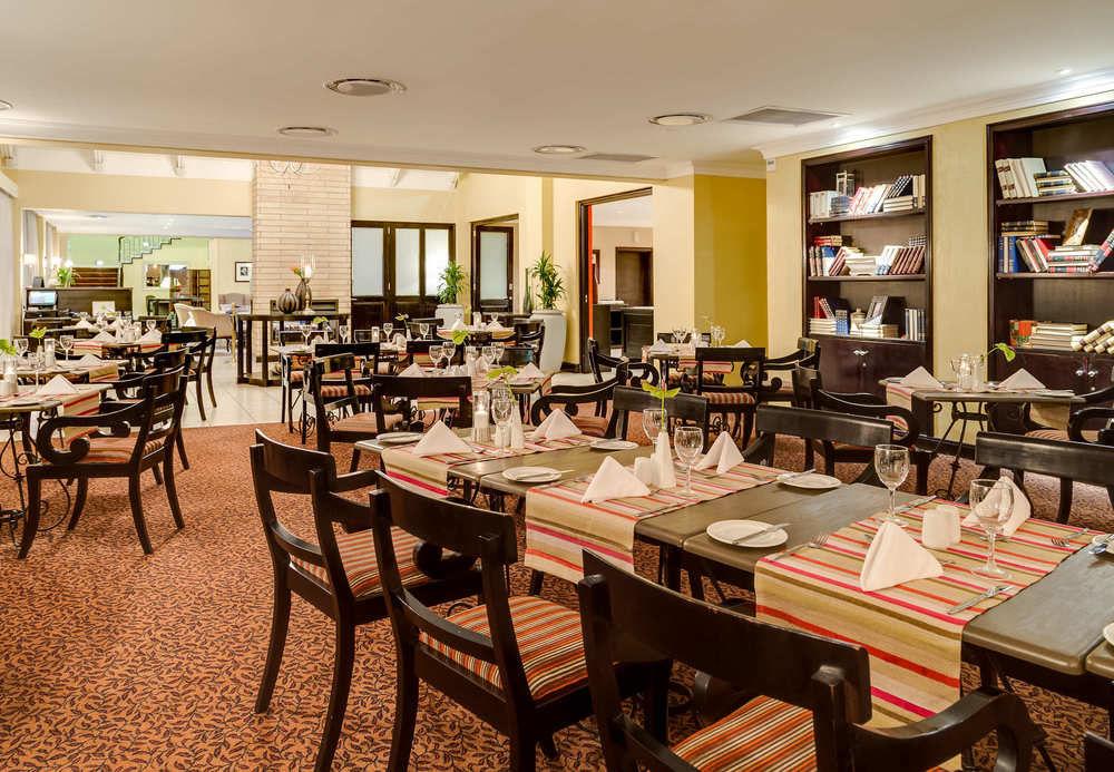 Protea Hotel By Marriott Bloemfontein Esterno foto