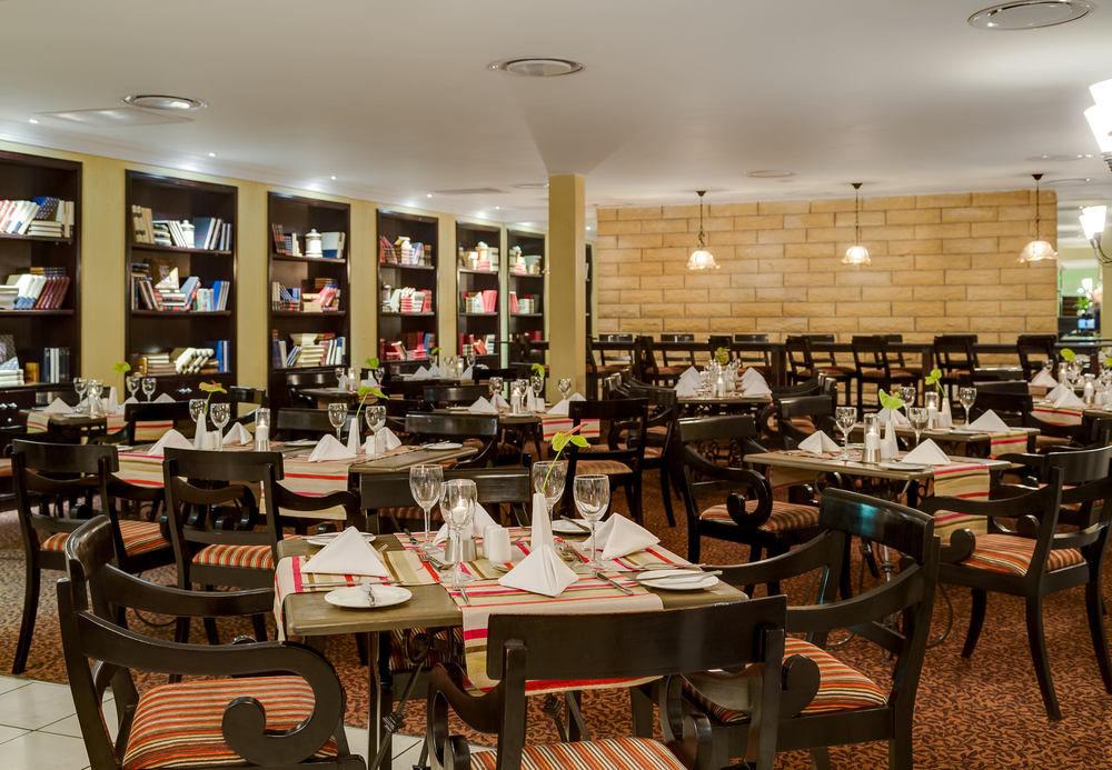 Protea Hotel By Marriott Bloemfontein Esterno foto