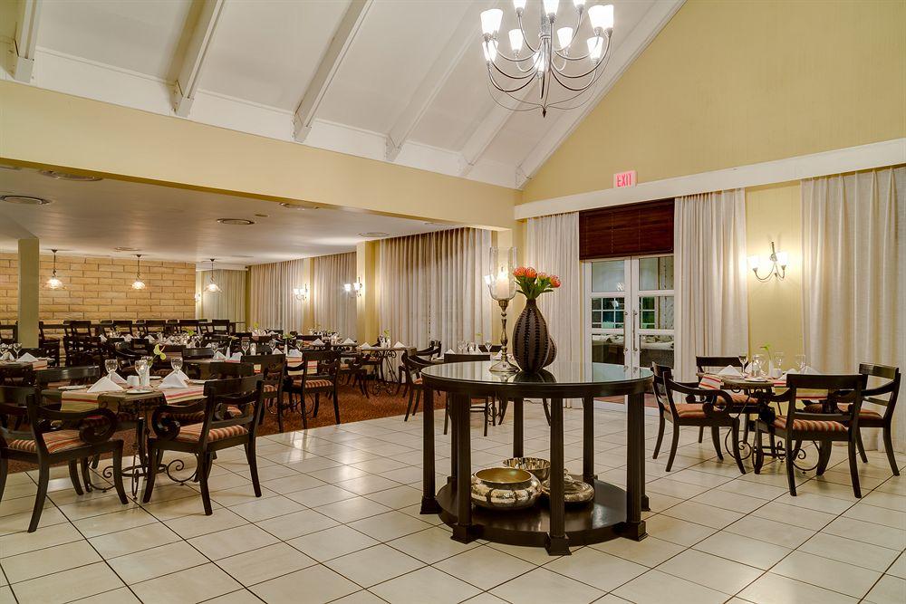 Protea Hotel By Marriott Bloemfontein Esterno foto