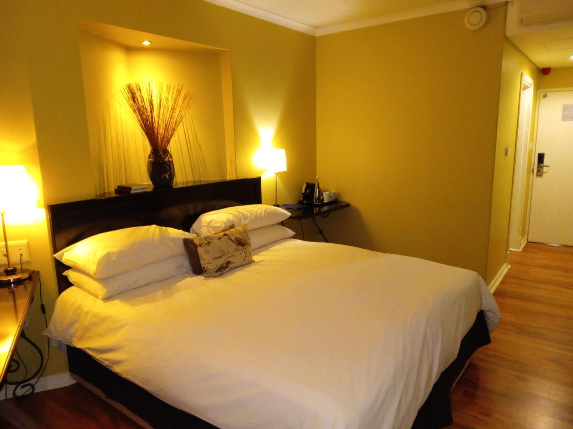 Protea Hotel By Marriott Bloemfontein Esterno foto