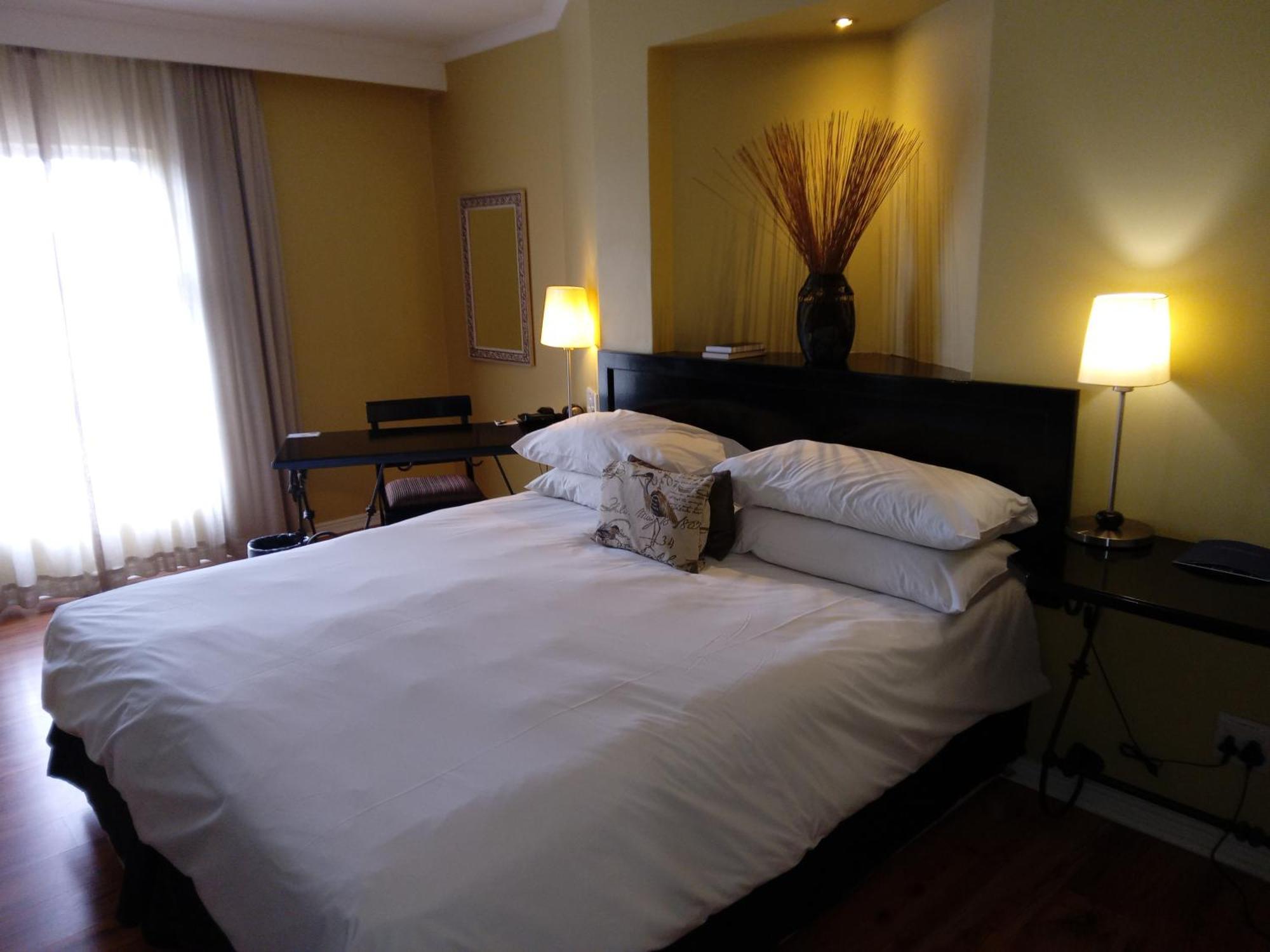 Protea Hotel By Marriott Bloemfontein Esterno foto