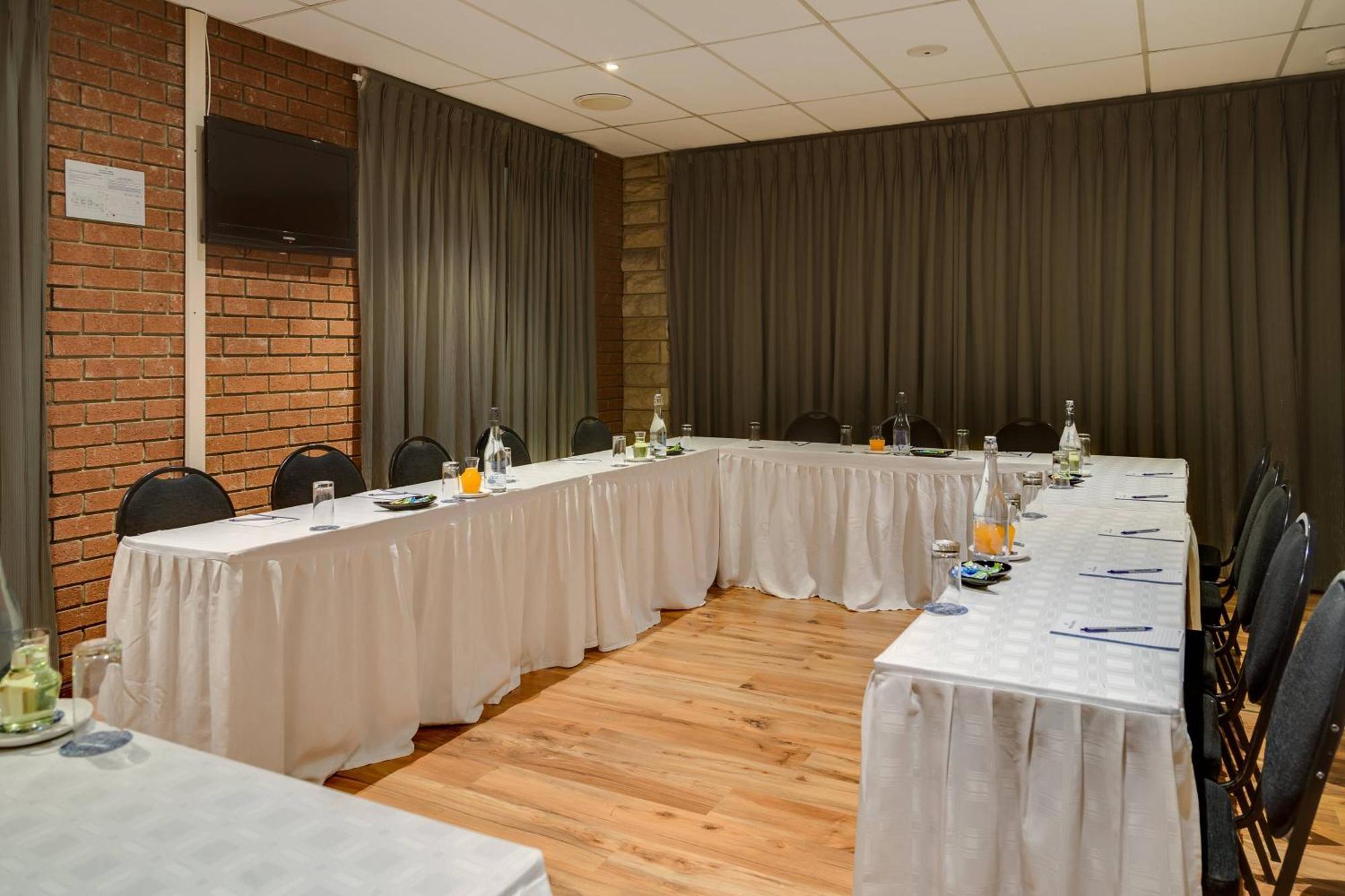 Protea Hotel By Marriott Bloemfontein Esterno foto