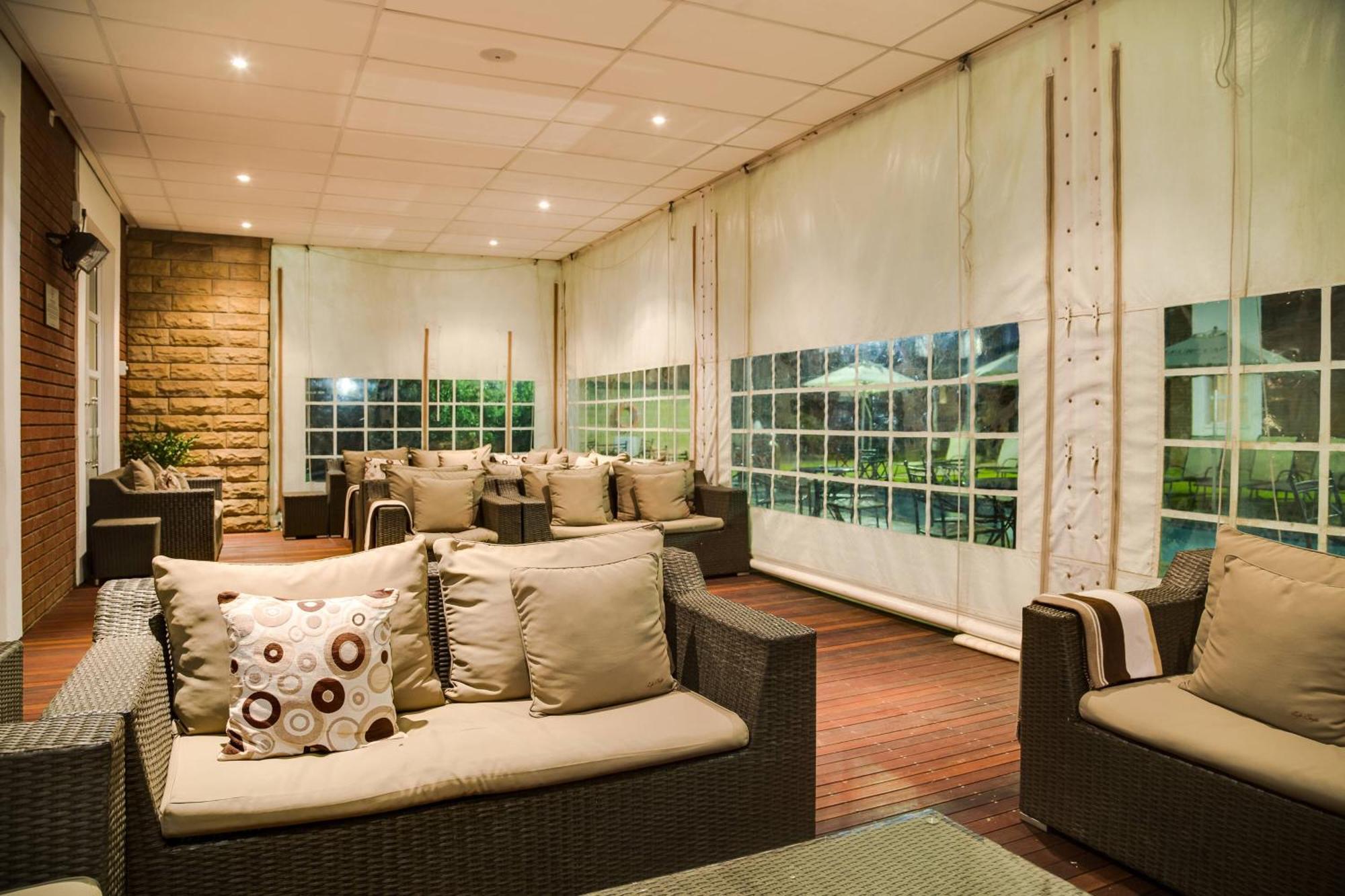 Protea Hotel By Marriott Bloemfontein Esterno foto