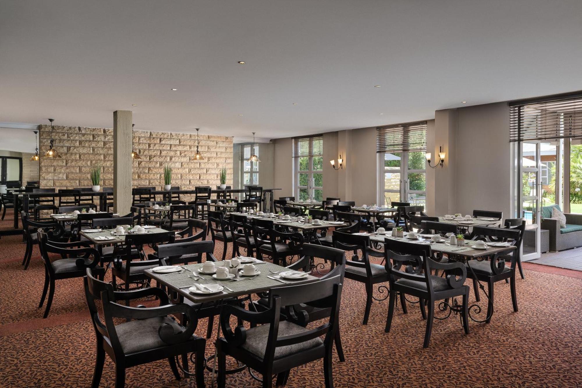 Protea Hotel By Marriott Bloemfontein Esterno foto