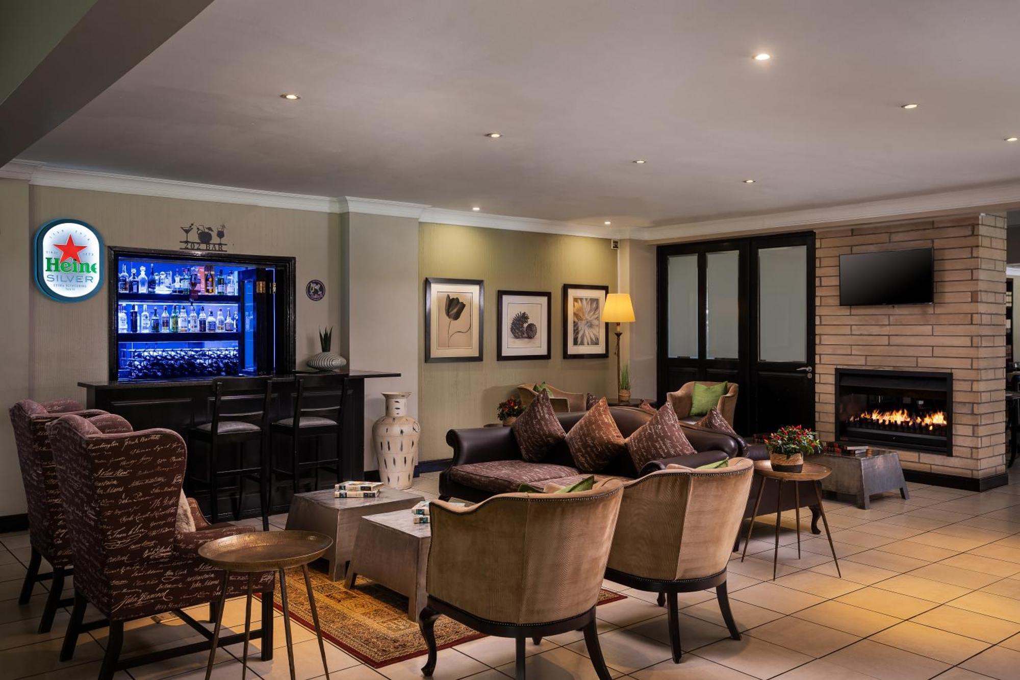 Protea Hotel By Marriott Bloemfontein Esterno foto