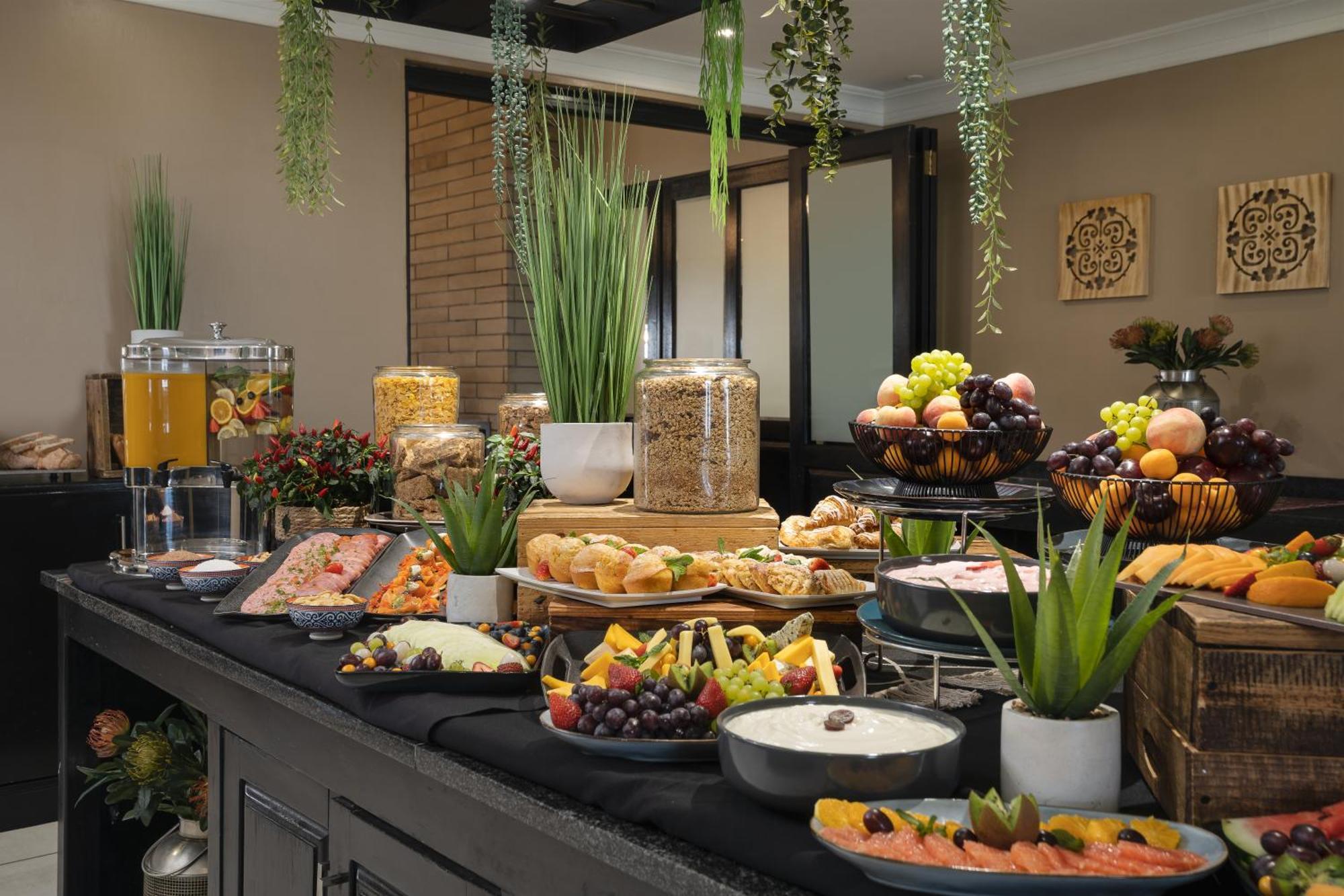 Protea Hotel By Marriott Bloemfontein Esterno foto