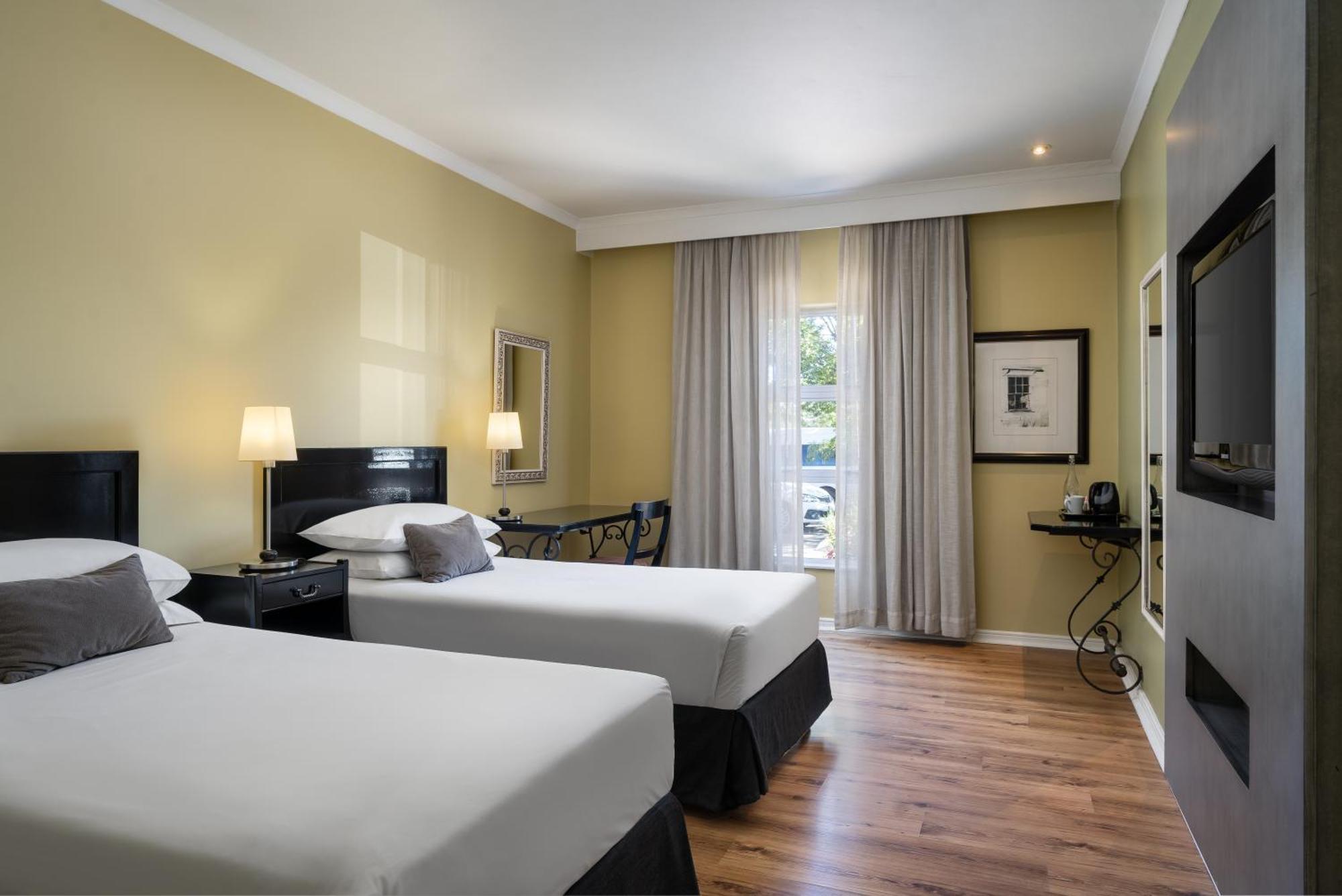 Protea Hotel By Marriott Bloemfontein Esterno foto